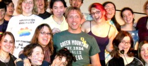 Sex and relationship expert Reid Mihalko posing with a smiling group of Green Mountain College Students