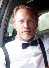 Sex and relationship expert Reid Mihalko of ReidAboutSex.com in a tux and bowtie