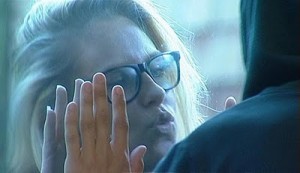 UK Big Brother season 2010, kissing through glass